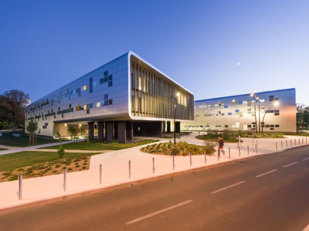 Le nouveau bâtiment du CHU de Poitiers réalisé par l'atelier Brenac+Gonzalez