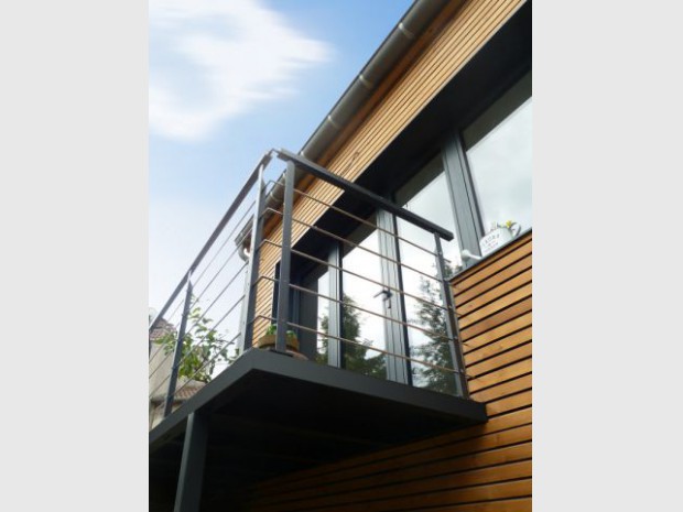 Un petit balcon pour contempler le jardin