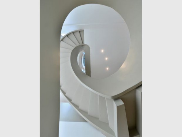 Ribbon House : Un escalier digne des villas les plus luxueuses