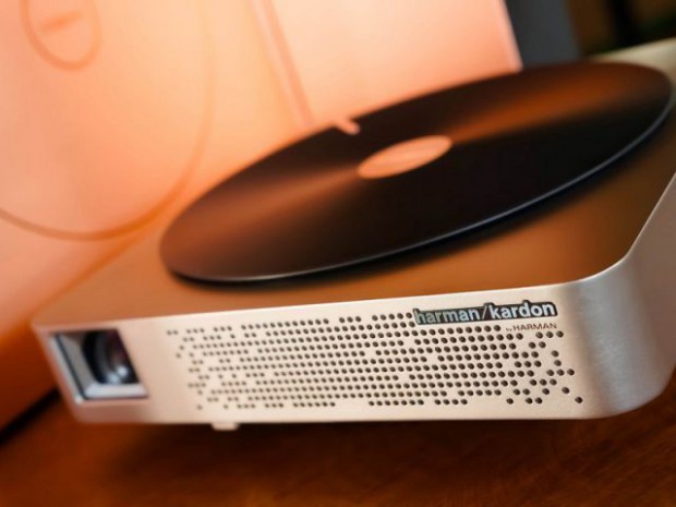 Z4 Aurora Screenless TV, le projecteur led 3D, récompensé au CES 2017 Z4 Aurora Screenless TV, le projecteur led 3D, récompensé au CES 2017