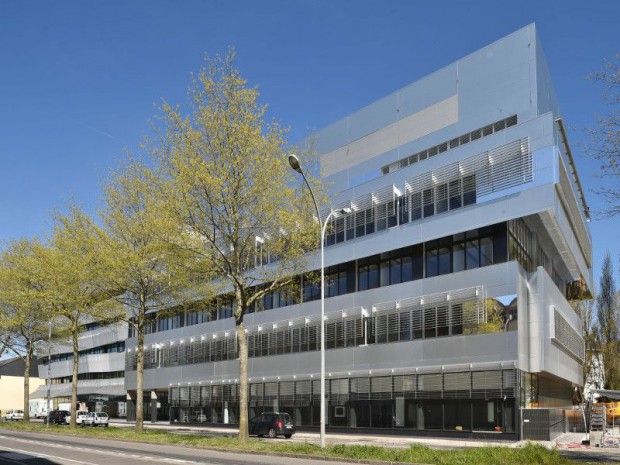 Irs 2. Locaux de recherche en santé et Bio Ouest; pépinière et hotel d'entreprises. Nantes