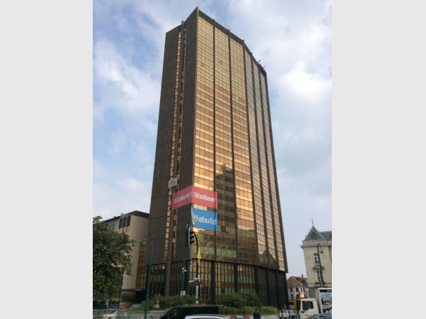 Inauguration de la tour Astro à Bruxelles (Belgique), une tour de bureau rénovée de 36.000 m² sur 33 étages.