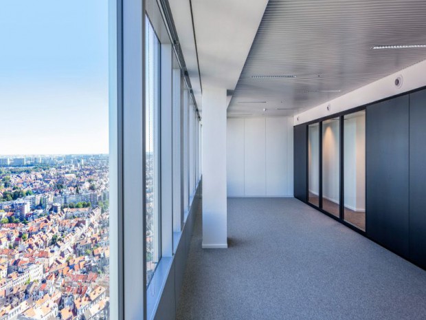 Inauguration de la tour Astro à Bruxelles (Belgique), une tour de bureau rénovée de 36.000 m² sur 33 étages.