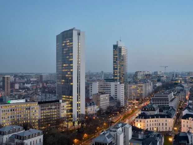 Inauguration de la tour Astro à Bruxelles (Belgique), une tour de bureau rénovée de 36.000 m² sur 33 étages.