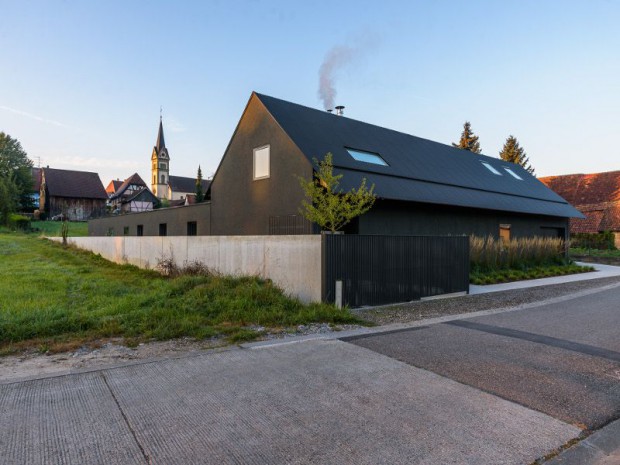 Réalisation d'une maison implantée à Tagsdorf (Haut-Rhin) au c&oelig;ur d'un village du sud de l'Alsace.