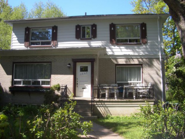 Une maison des années 1950 triste et sans cachet