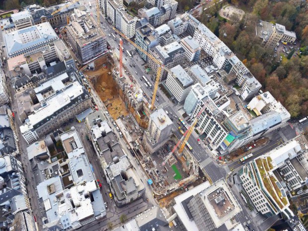 Le chantier du Royal-Hamilius en cours de réalisation, situé au coeur de Luxembourg, est l'un des plus importants chantiers de l'histoire la capitale.