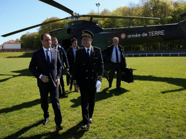 François Hollande a visité le 18 avril 2017 le chantier de la Route Centre-Europe - Atlantique (RCEA)à Montchanin (Saône-et-Loire)