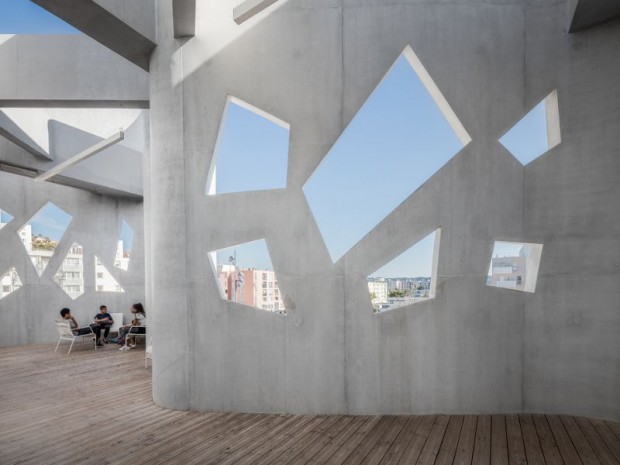 Livraison de la médiathèque de Vitrolles (Bouches-du-Rhône) par Jean-Pierre Lott architecte