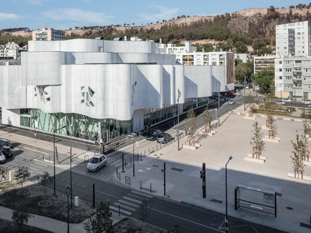 Livraison de la médiathèque de Vitrolles (Bouches-du-Rhône) par Jean-Pierre Lott architecte