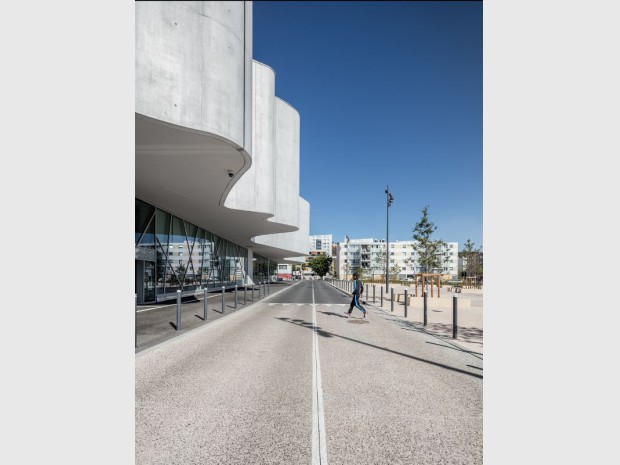 Livraison de la médiathèque de Vitrolles (Bouches-du-Rhône)  par Jean-Pierre Lott architecte