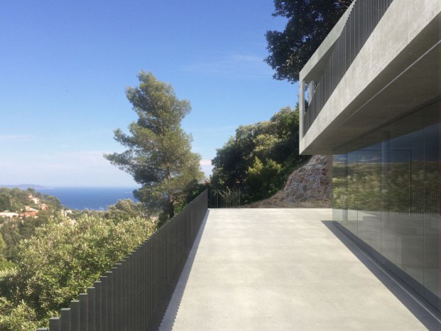 Une villa d'architecte perchée sur la colline d'Hyères