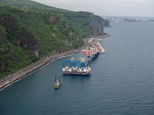 Les travaux de la Nouvelle Route du Littoral poursuivent leur avancée en juin 2017 notamment au niveau du Viaduc du Littoral de l'Ile de la Réunion