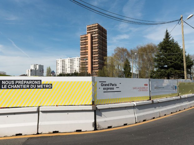 Réalisation de la gare du Grand Paris Express, La Courneuve Six Routes (Seine-Saint-Denis) sur les lignes 16 et 17 par les architectes Frédéric Chartier et Pascale Dalix.