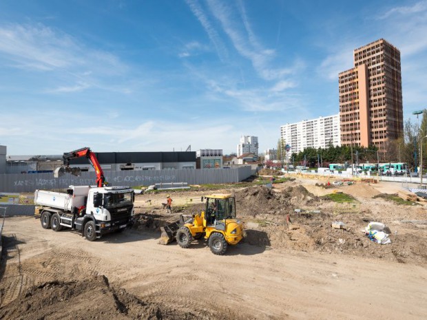 Réalisation de la gare du Grand Paris Express, La Courneuve Six Routes (Seine-Saint-Denis) sur les lignes 16 et 17 par les architectes Frédéric Chartier et Pascale Dalix.