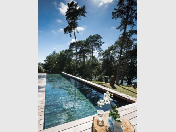 Une piscine à fond mobile, une terrasse optimisée