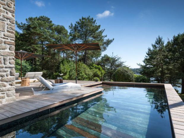 Une piscine à fond mobile, une terrasse optimisée