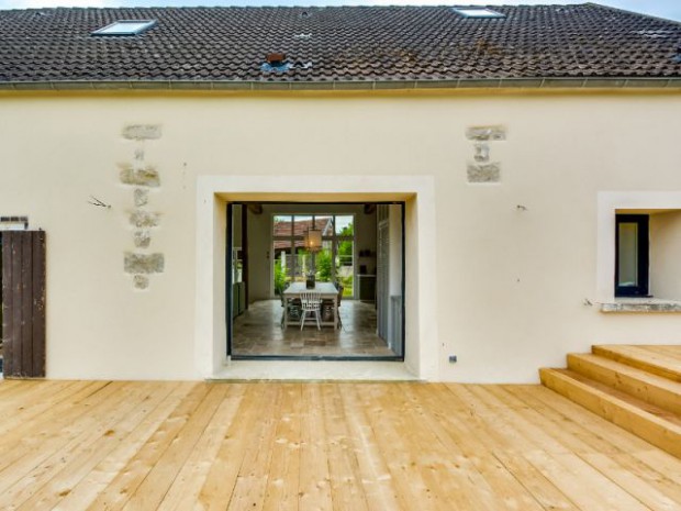 Une terrasse en lames de bois