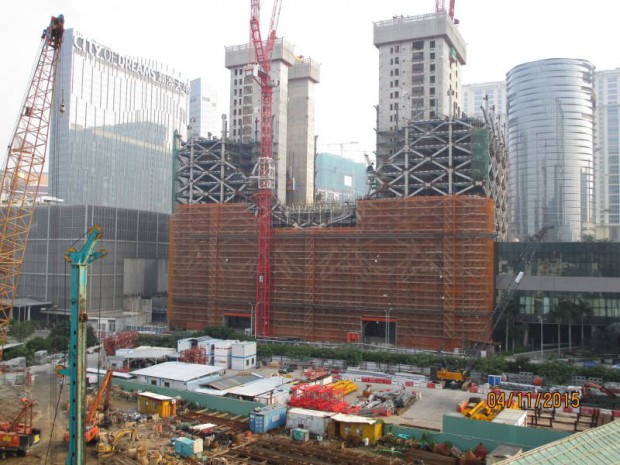 Bouygues Construction, à travers sa filiale Dragages Macao, réalise un hôtel de luxe 6 étoiles, imaginé par Zaha Hadid au c&oelig;ur du complexe de divertissement "City of Dreams" de Macao (Chine)