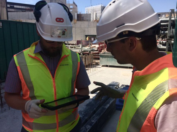 Matthieu Meyer, conducteur de travaux et Andréas Faessler, BIM Manager chez Losinger Marazzi