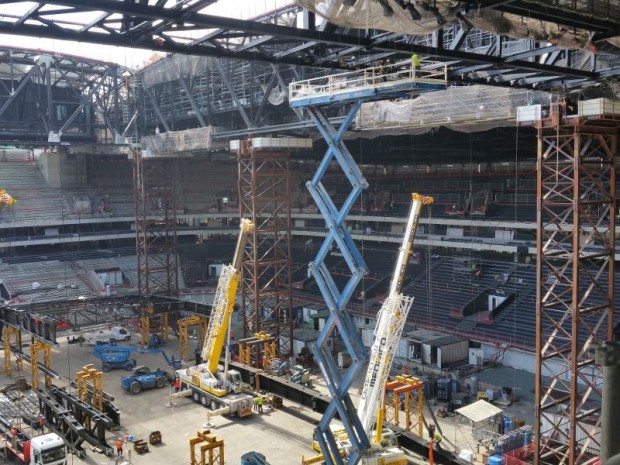 La pose de la toiture de 6.100 tonnes,  le dernier défi de l' U Arena de Nanterre 