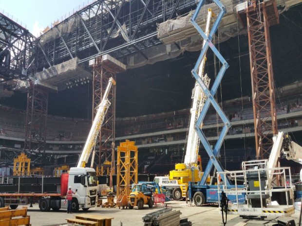 La pose de la toiture de 6.100 tonnes,  le dernier défi de l' U Arena de Nanterre