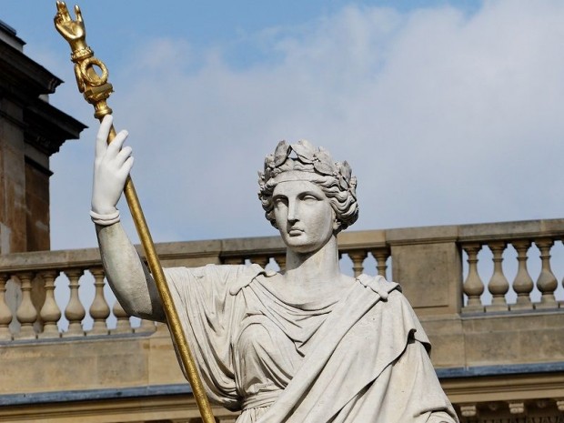 Statue justice palais Bourbon Paris