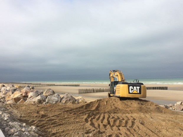 Réalisation d'une digue de 2,4 km en enrochement à Sangatte (Pas-de-Calais)