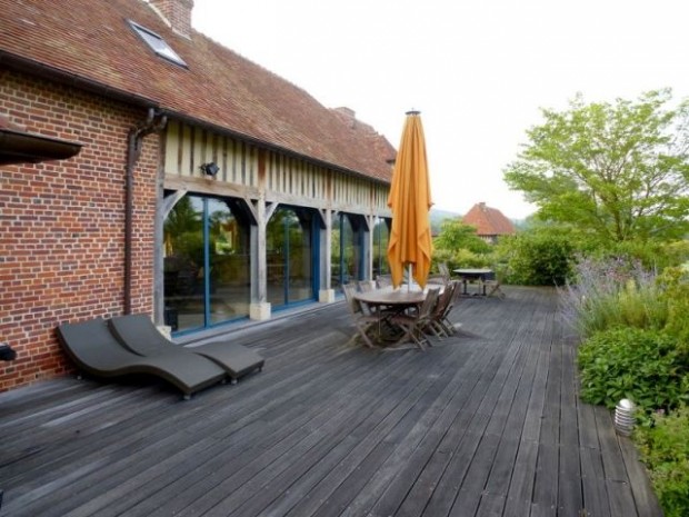 La terrasse et la façade avant les travaux