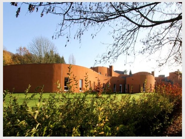 Réalisation de l'hôpital psychiatrique de Beaumont-sur-Oise (Val d'Oise) par  l'architecte colombier Victor Castro 