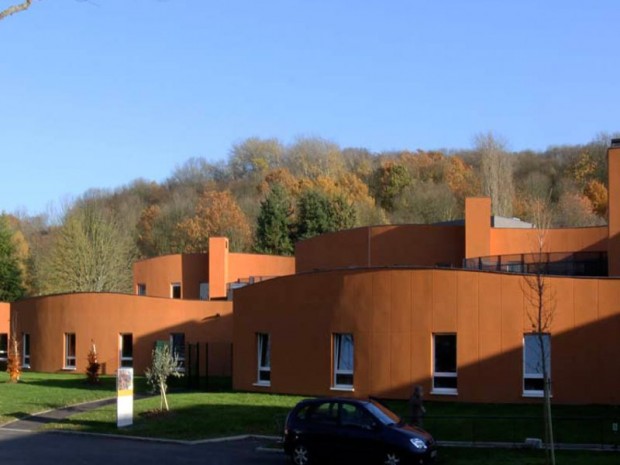 Réalisation de l'hôpital psychiatrique de Beaumont-sur-Oise (Val d'Oise) par  l'architecte colombier Victor Castro