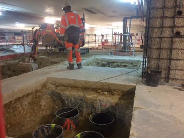 Depuis fin 2015, le chantier de prolongement du RER E dans l'ouest parisien, baptisé "Eole" bat son plein notamment sous les parkings souterrains du CNIT de La Défense.