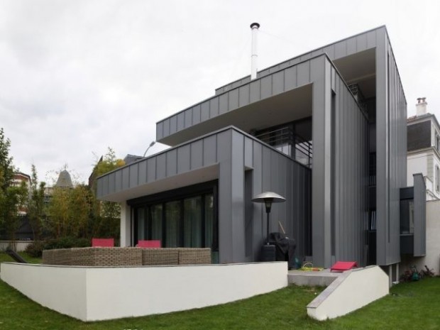 Trois blocs en zinc, une maison contemporaine