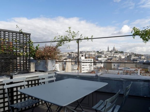 Une vue sur Paris à partir d'une toiture terrasse