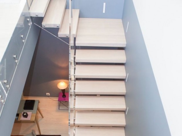 L'escalier opère la transition entre les espaces