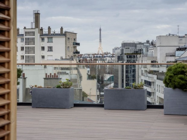 Immeuble à la façade en corian