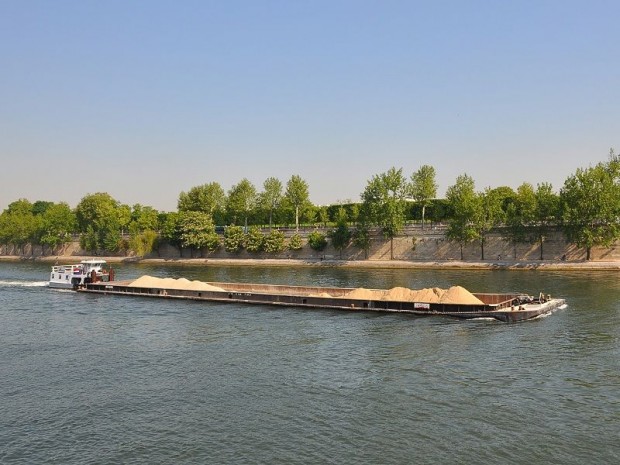 Péniche sur la Seine