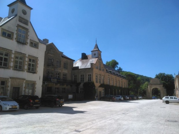 Partie centrale avant château Ansembourg