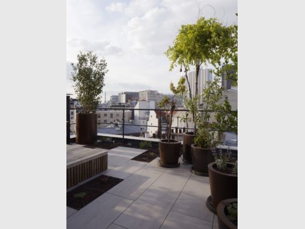 La terrasse de la Maison plissée avec vue sur Paris