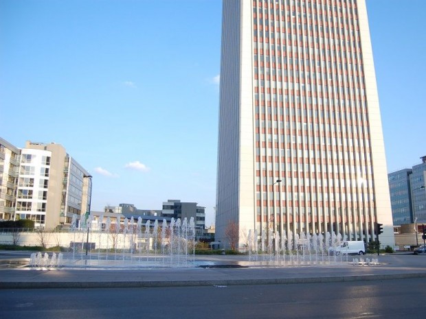 La tour Pleyel et la fontaine