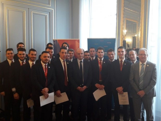 Jean-Michel Blanquer et l'équipe de France des métiers Euroskills 2018