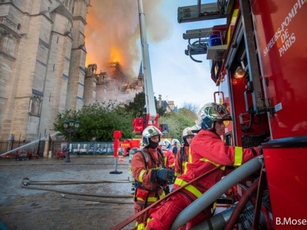 Intervention des pompiers à Notre-Dame de Paris