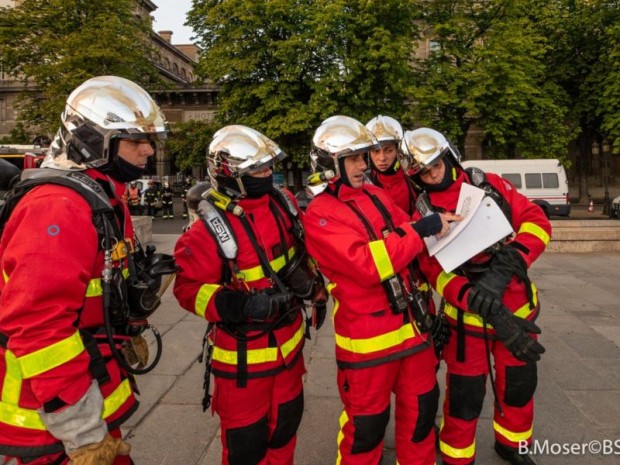 Intervention des pompiers à Notre-Dame de Paris