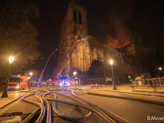 Intervention des pompiers à Notre-Dame de Paris