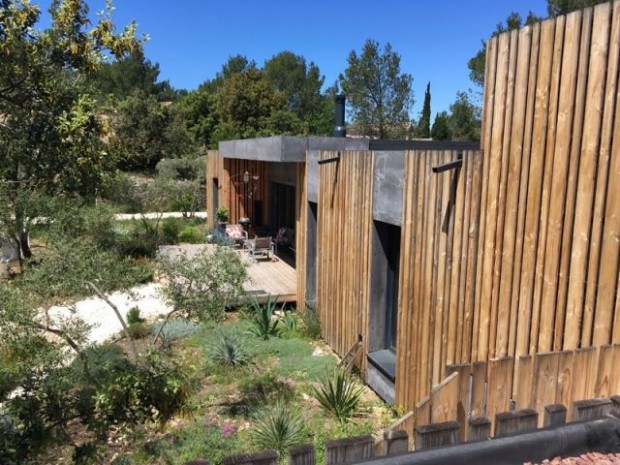 Une maison en bois passive en harmonie avec la nature