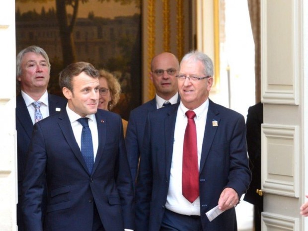 M. Guisembert et E. Macron