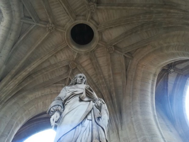 La statue de Blaise Pascal à la tour Saint-Jacques