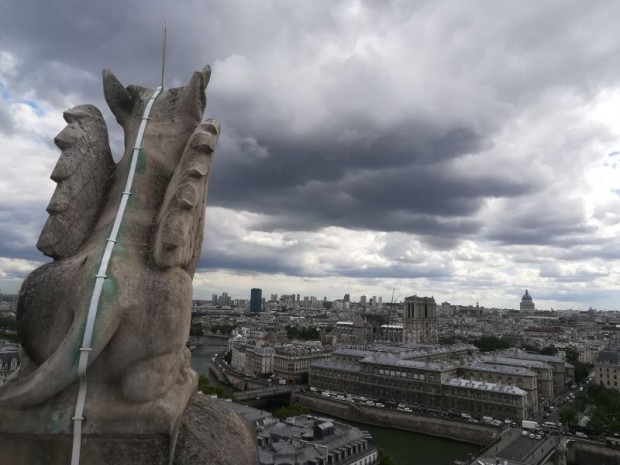 La vue sur Paris depuis le sommet de la tour Saint-Jacques