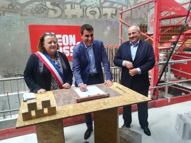 SIgnature du lancement du chantier de l'auberge de jeunesse Jo&Joe