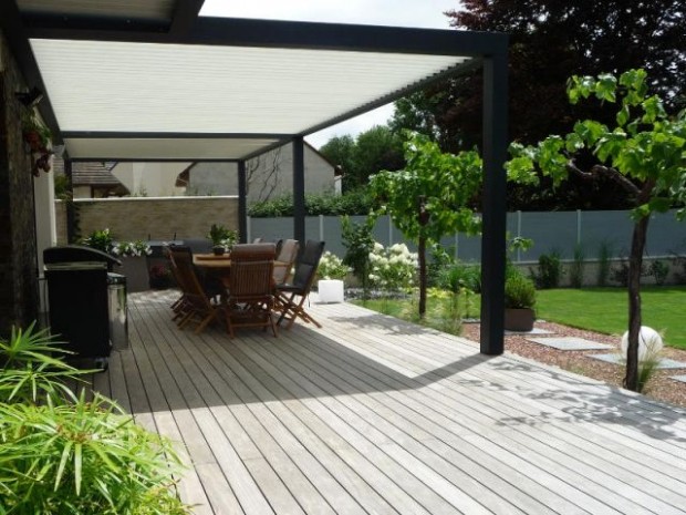 Une terrasse en lames de bois